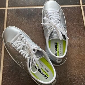 Women’s Converse Casual Silver Tennis Shoes.